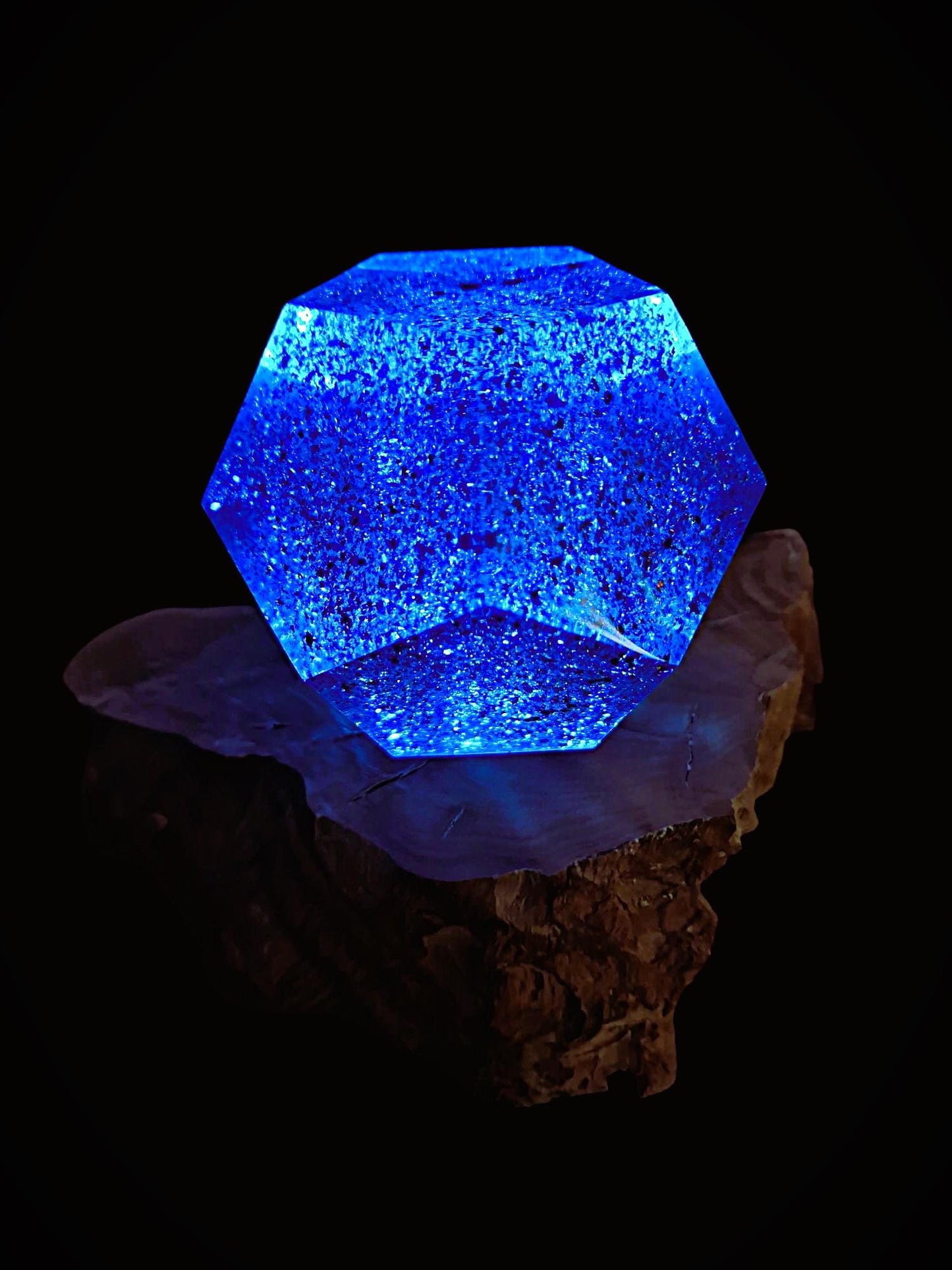 Epoxidharz Dodekaeder Lampe – moderne Tisch- & Nachtlampe aus Resin / Resin Lamp