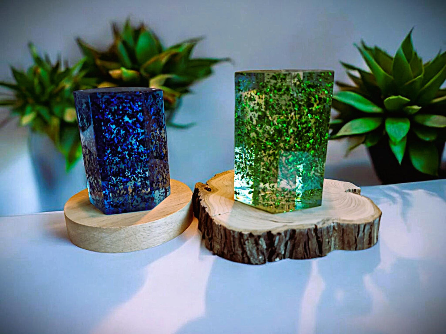 Hexagonal epoxy resin lamp with 24-karat gold – RGB designer light on wood