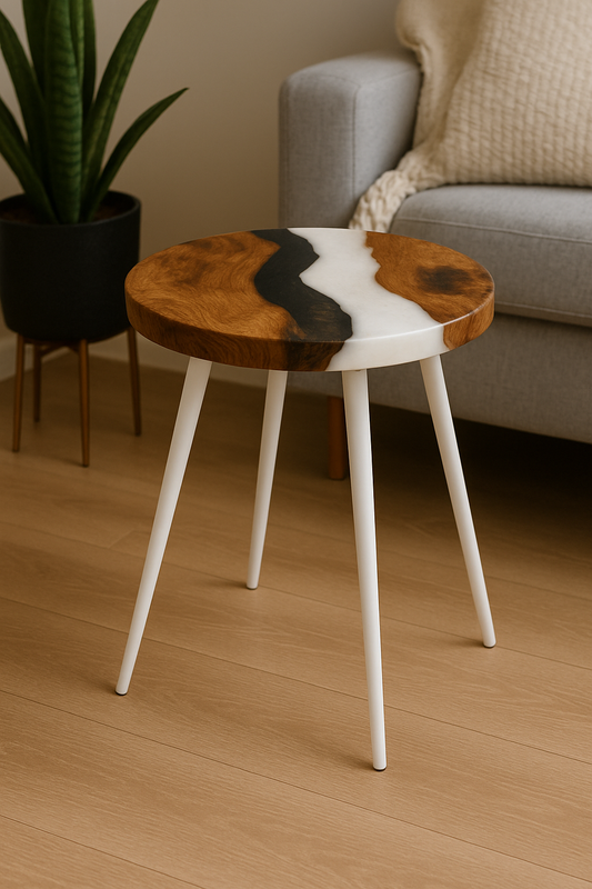 Handcrafted epoxy resin side table – a unique, individually designed piece.
