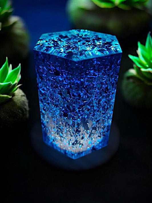 Hexagon Epoxidharz Lampe mit 24Karat Gold – RGB Designlicht auf Holz