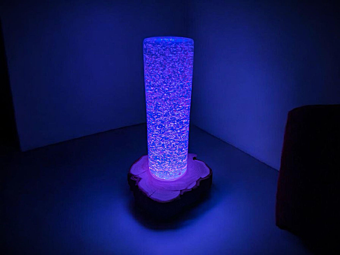 XXL Epoxidharz Lampe mit 24Karat Gold – RGB Designlicht auf Holz