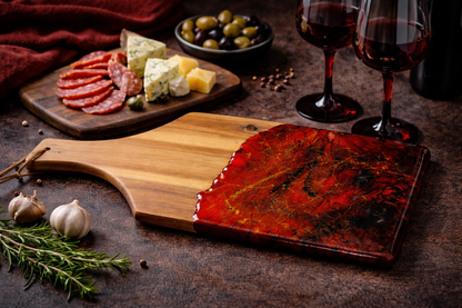 Dark Romance Resin Servierbrett aus Akazienholz | Handgemachtes Schneidebrett | Rot Schwarz Gold | Luxury Home Decor | Geschenkidee | Unikat