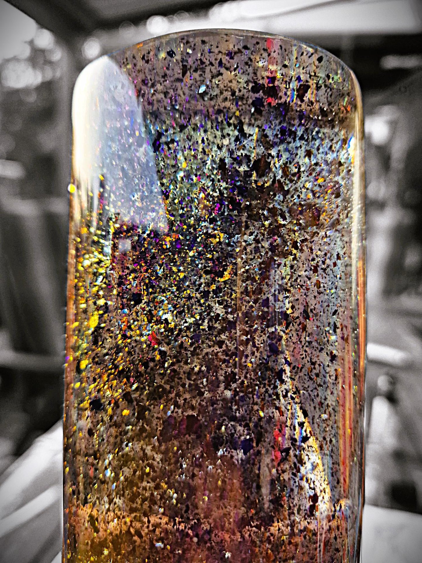 XXL epoxy resin lamp with color change – chameleon effect &amp; wooden base